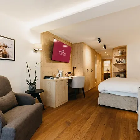 Ermitage Wellness- & Spa-hotel Гштад